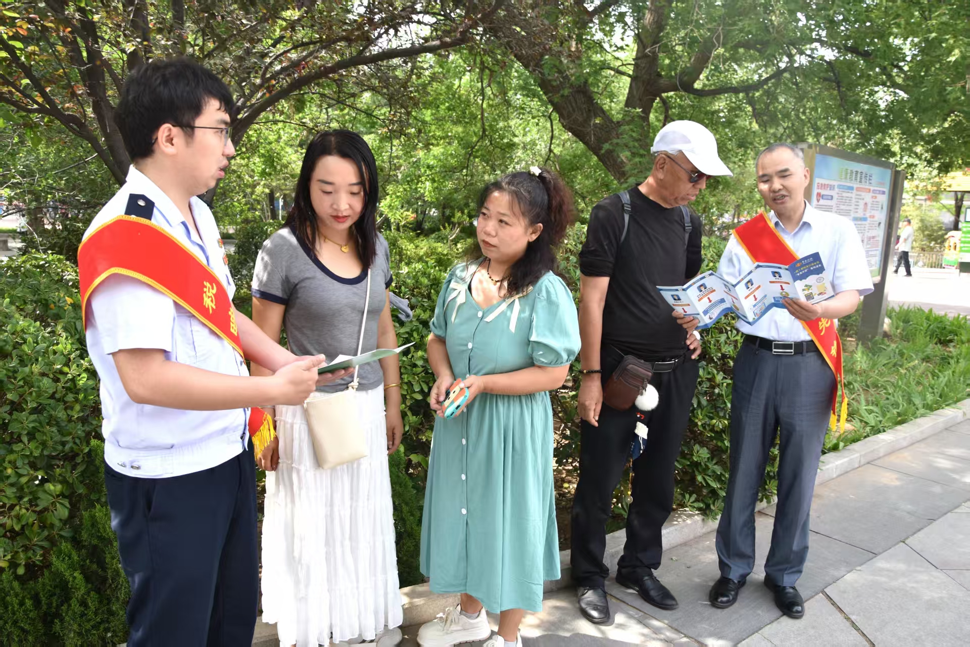 焦作市解放区税务局组织开展丰富多彩的民法典宣传活动
