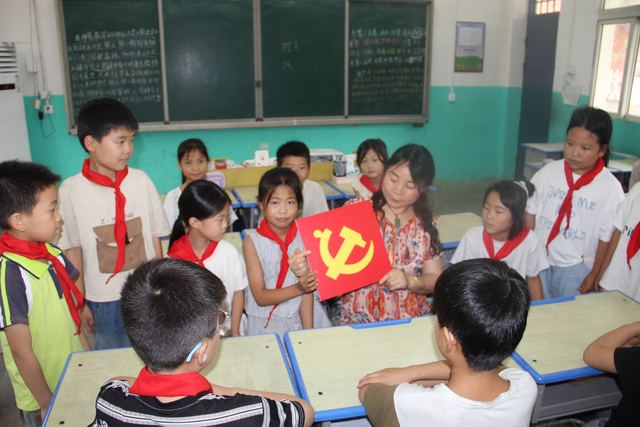 童心向党迎“七一”
