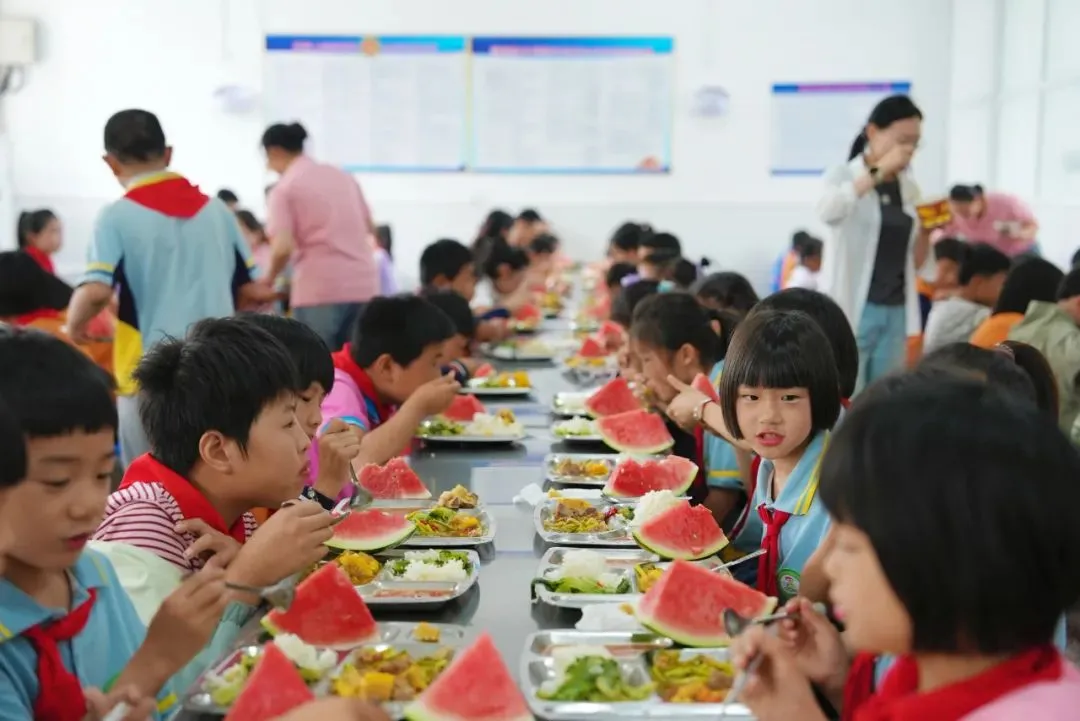 “免费午餐”升级2.0 明港镇如何让孩子们暖胃又暖心？