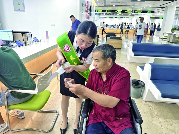固始县：帮办代办显担当 便民利企见真章