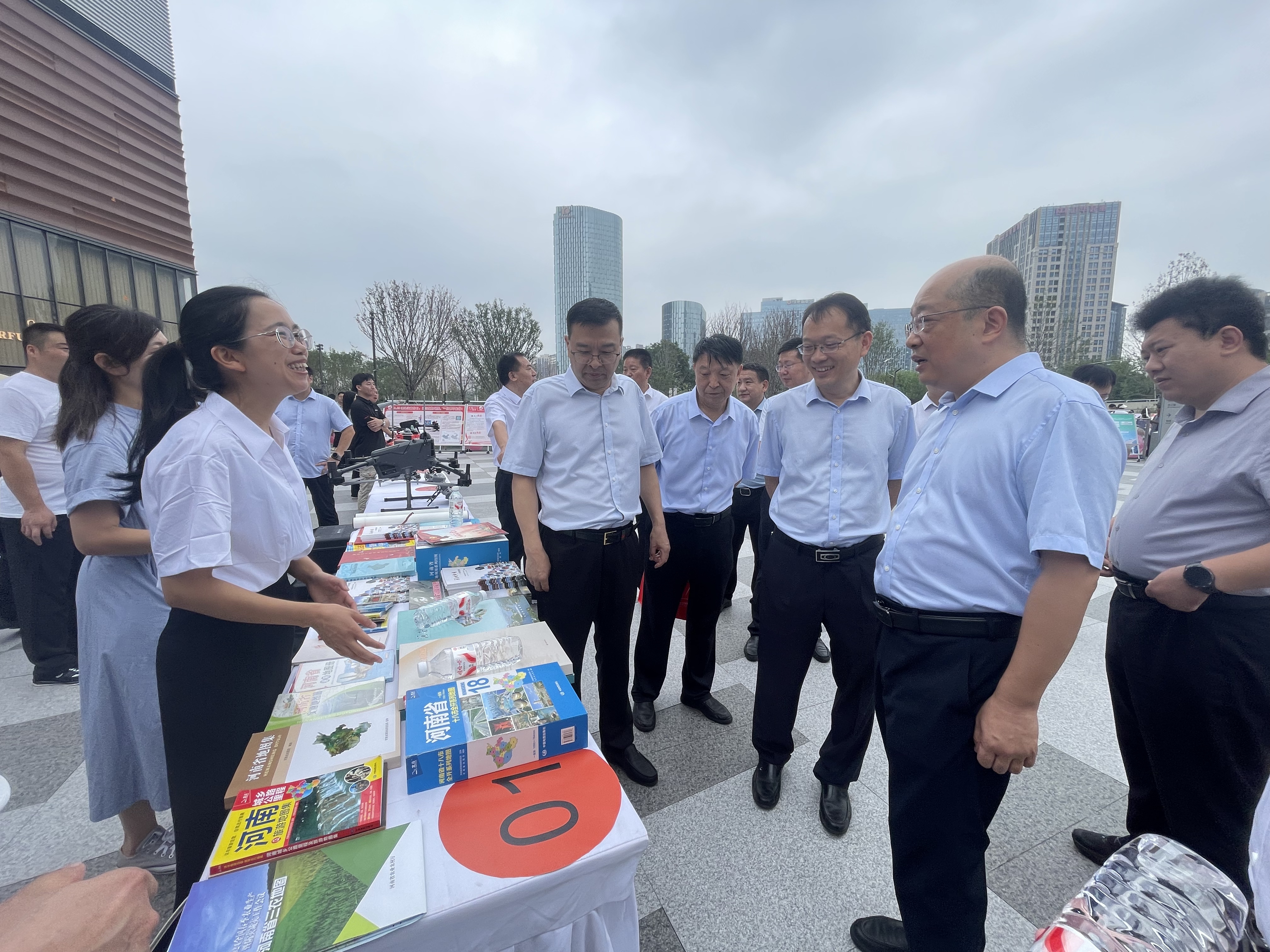 河南省2025年测绘法宣传日暨国家版图意识宣传周主场活动在郑州举行