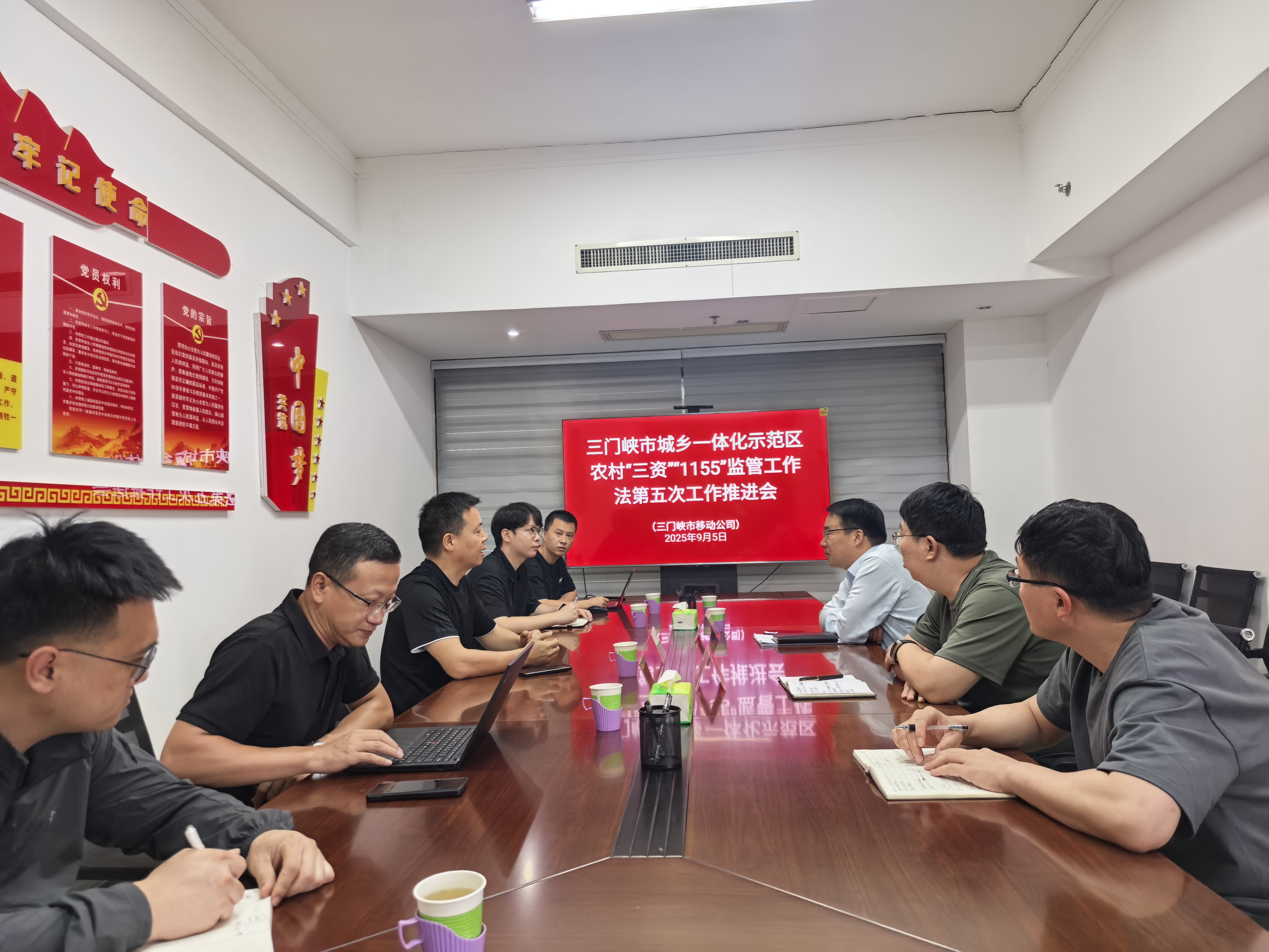 手机变“农具”，直播变“农活”