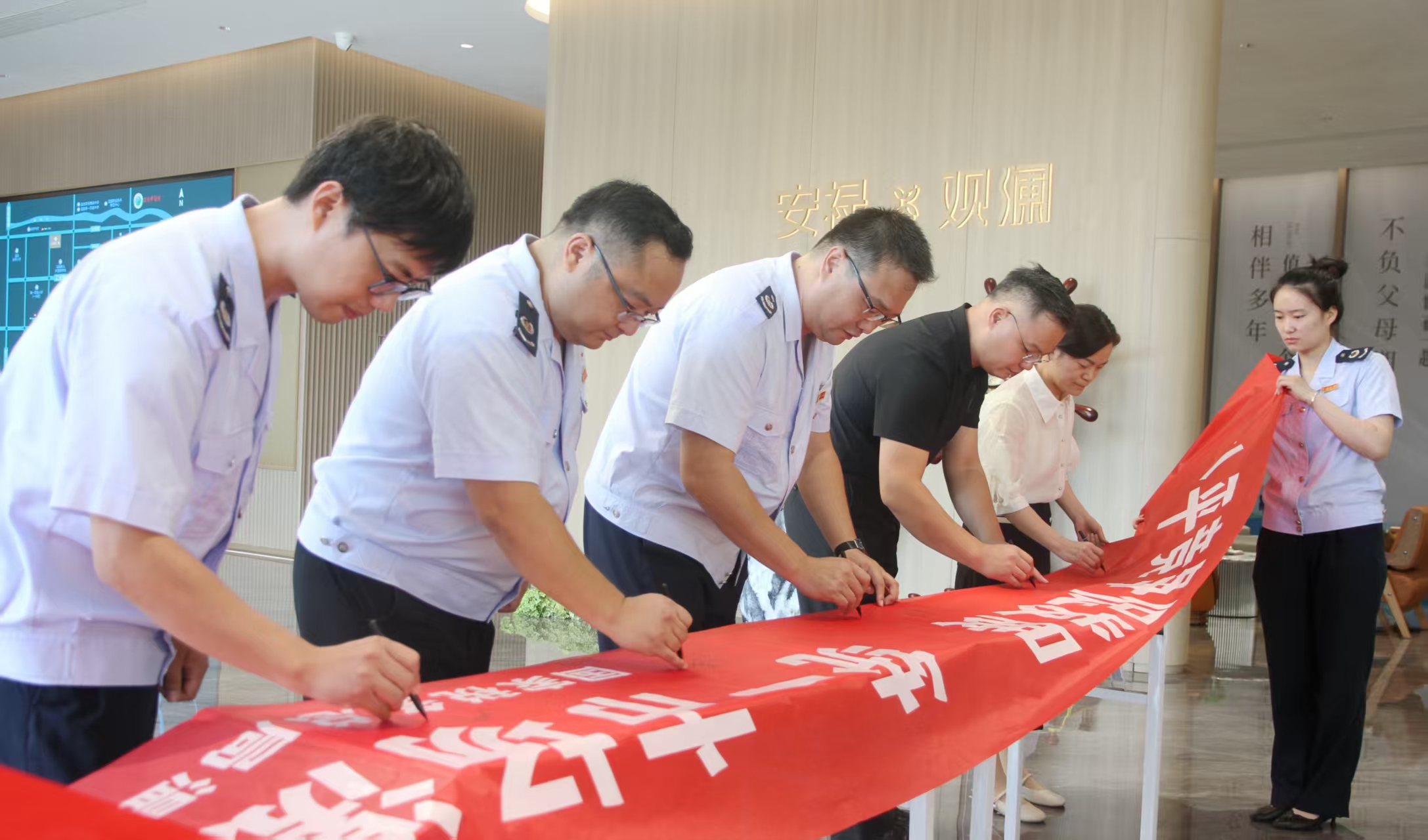 温县税务局紧紧围绕“统一大市场 公平竞未来”主题开展走访宣传活动