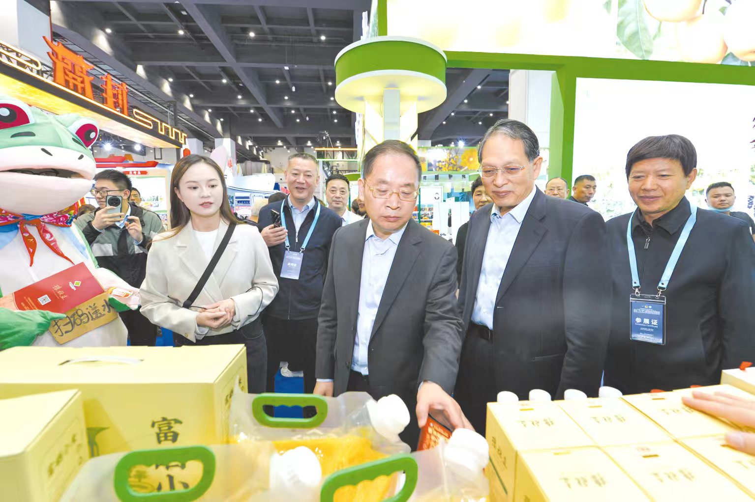 老供销焕发新活力 “供销集市”闪耀国际合作盛会 供销品牌产品在本届展会上备受青睐