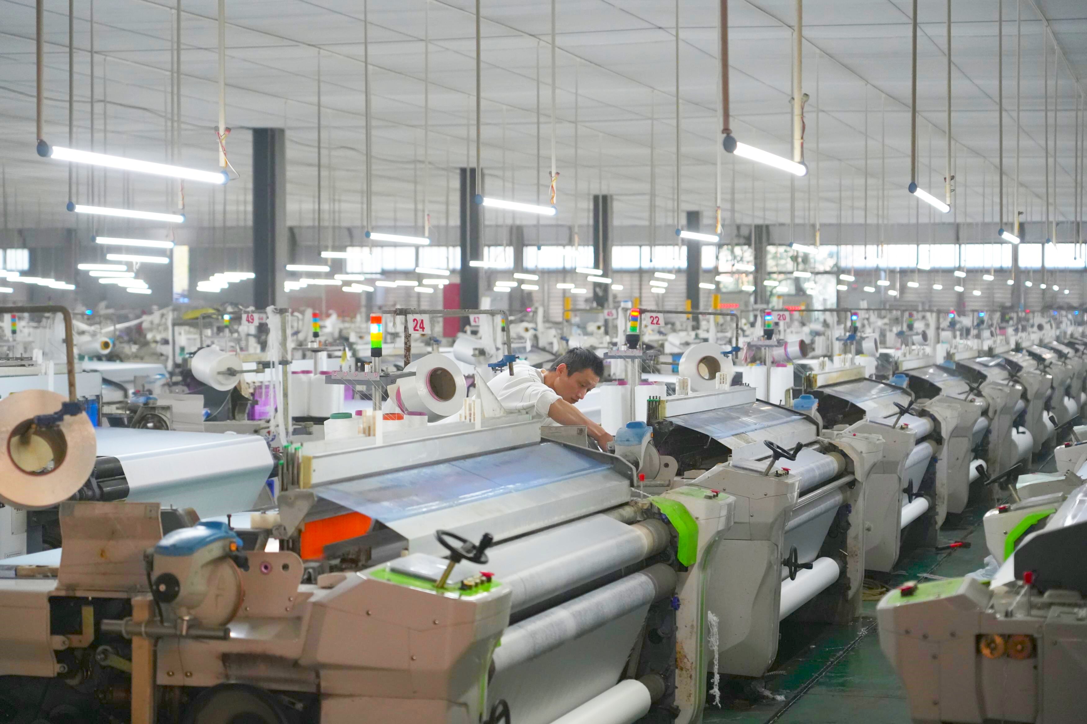 开足马力拼经济