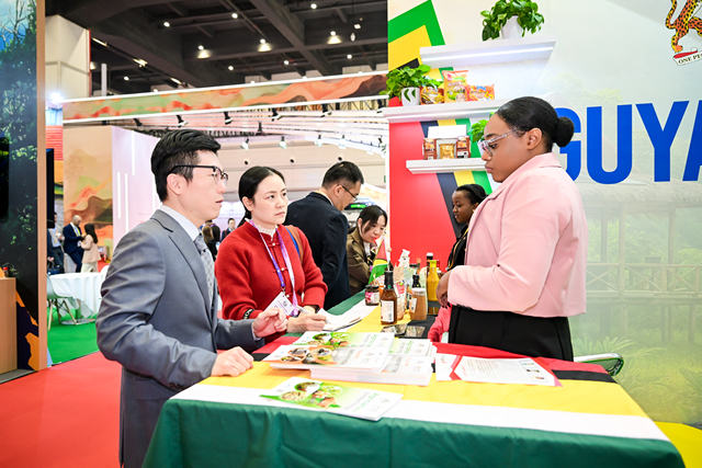 第十八届中国—拉美企业家高峰会在郑州开幕