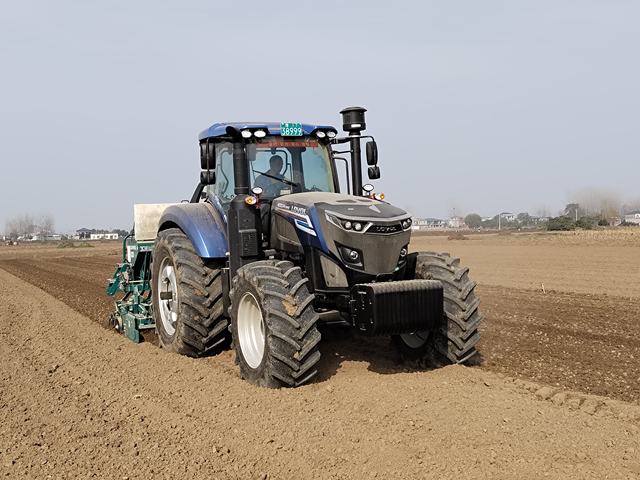 上蔡县152万亩冬小麦种出“科技范儿” 智慧农耕奏响麦播奋进曲