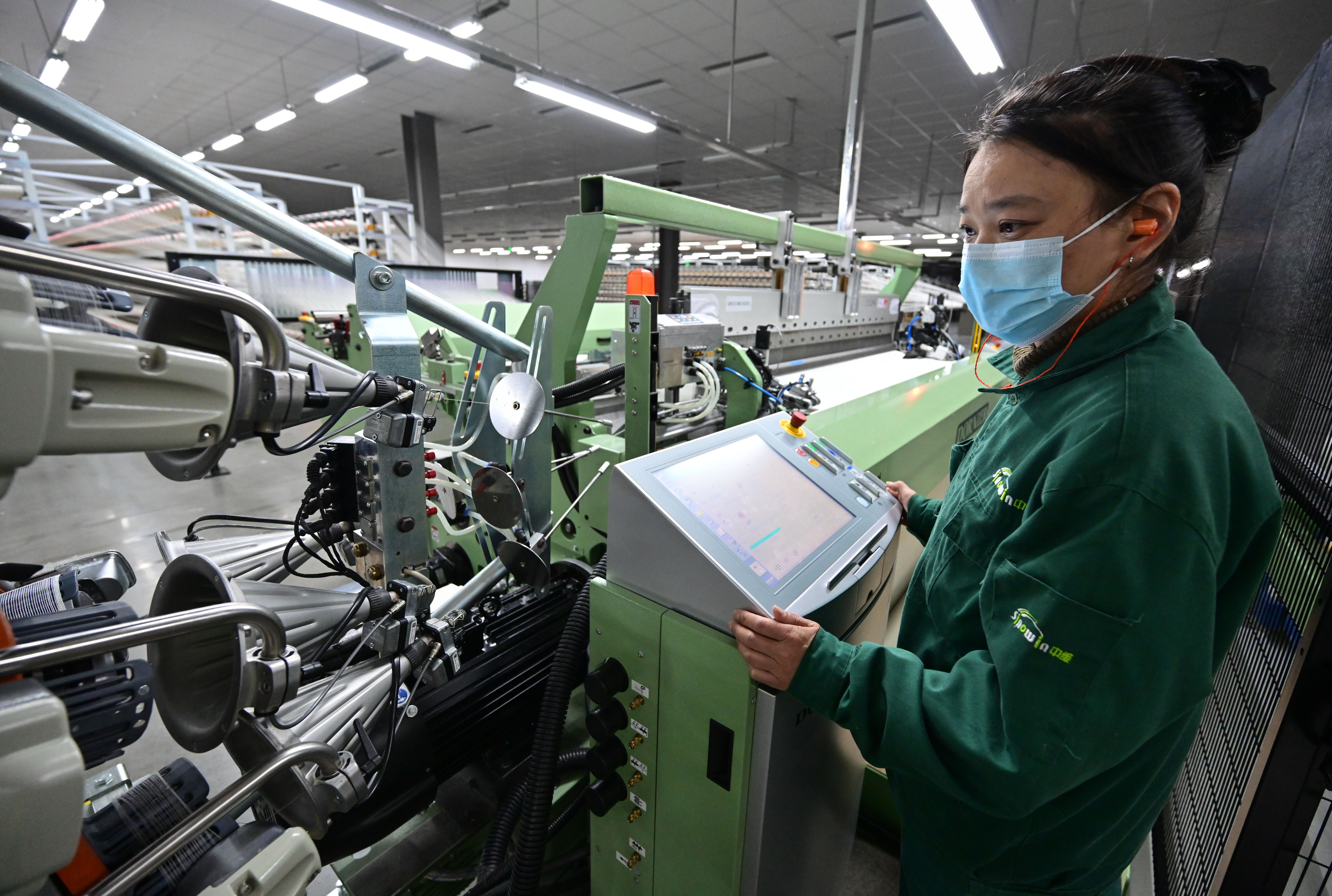 淇县尼龙新材料产业化基地工品园B区捻浸厂生产线马力全开