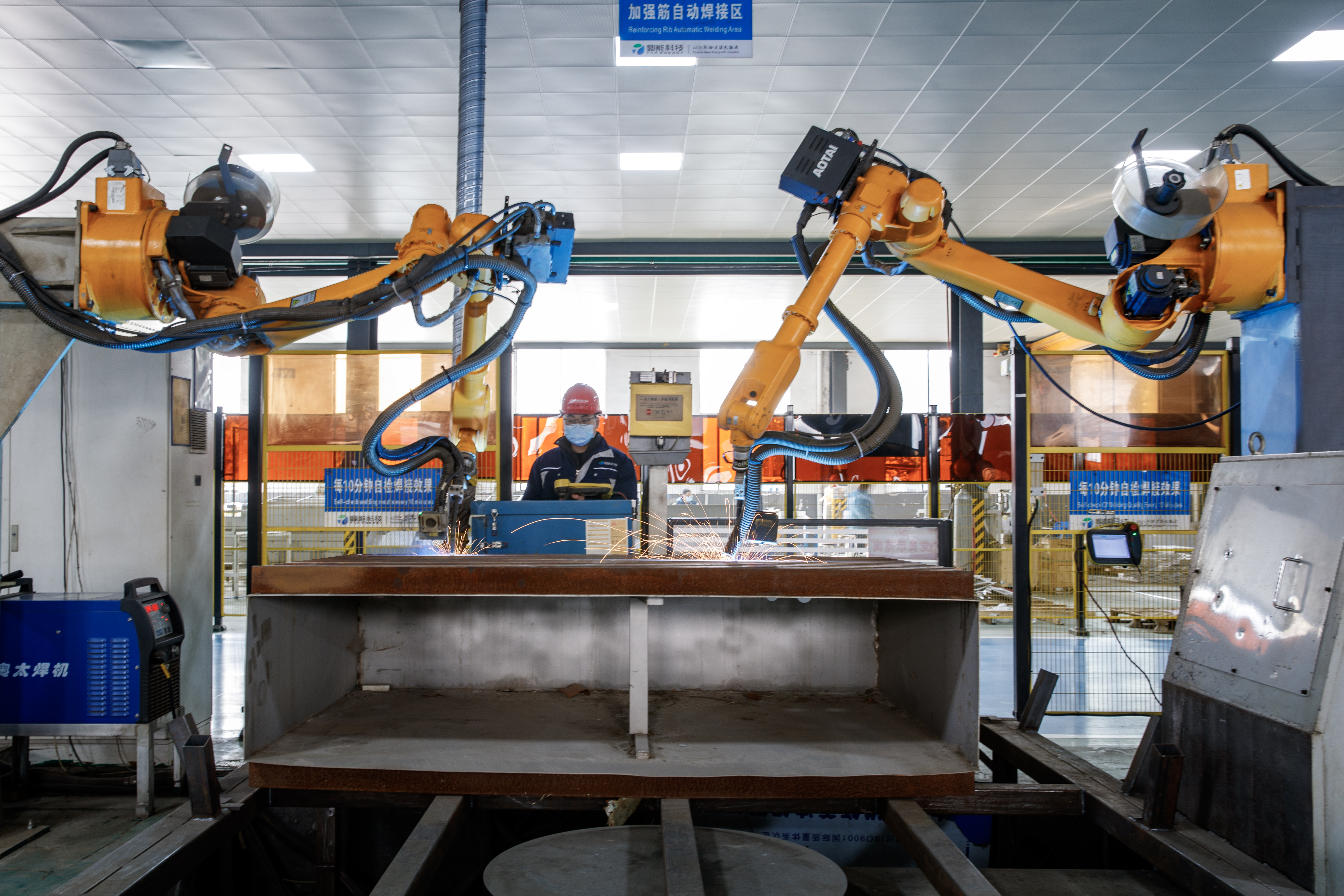 企业忙生产 冲刺“全年红”