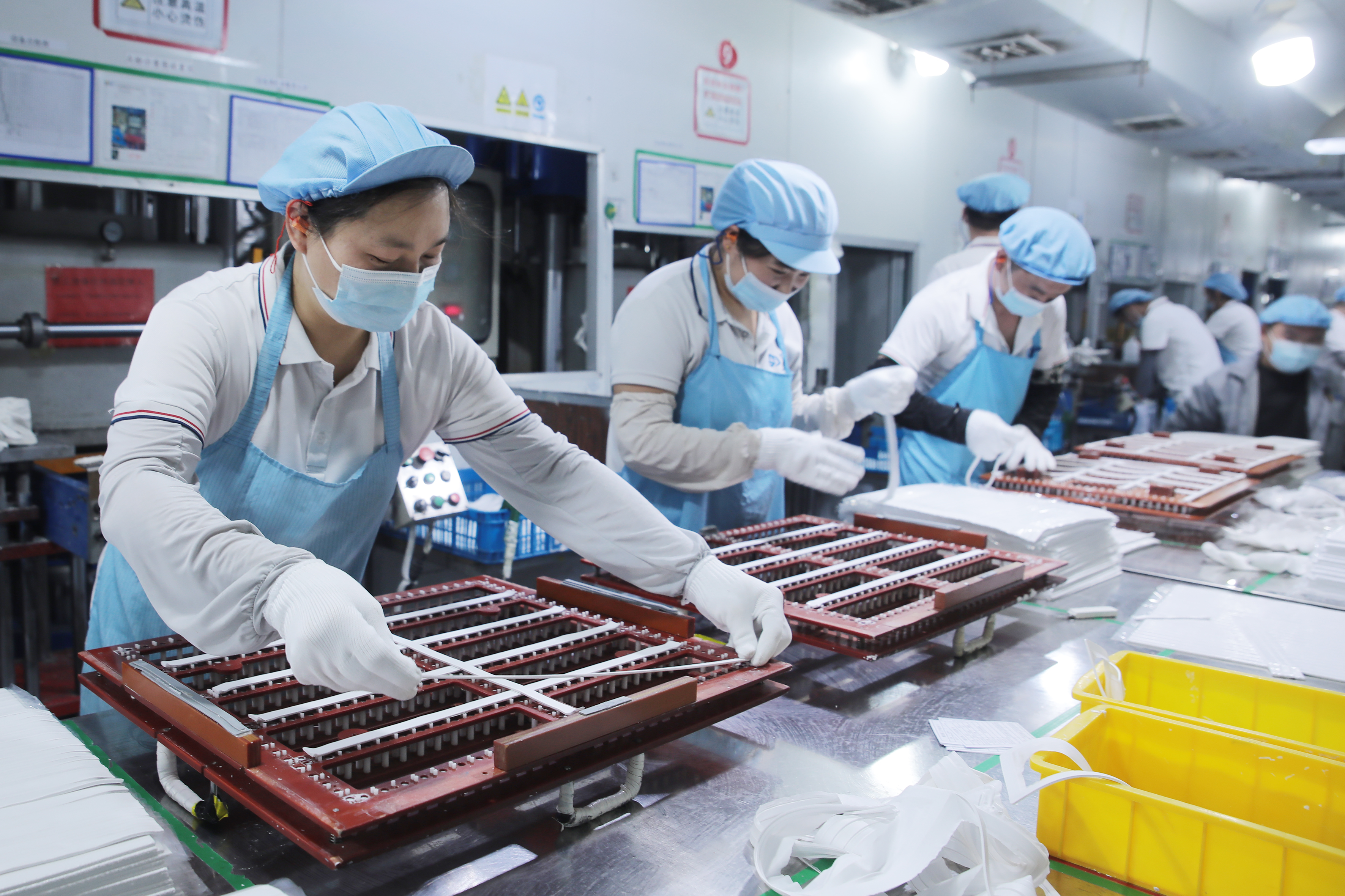 尉氏县十八里镇申庄村百茂硅胶科技有限公司  以实干冲刺年末生产目标