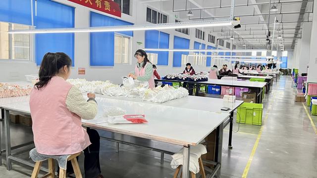 “卫星工厂”点亮家门口就业路