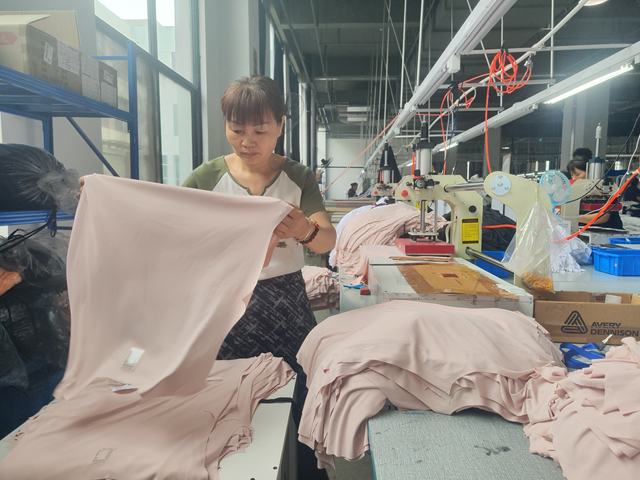 2026年美加墨世界杯激战正酣 海外足球服饰