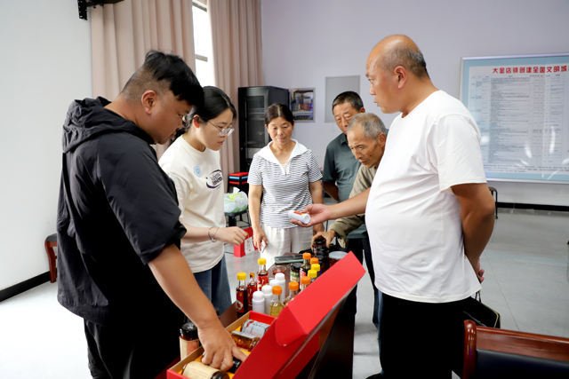 农技专家下乡 农民增收有望