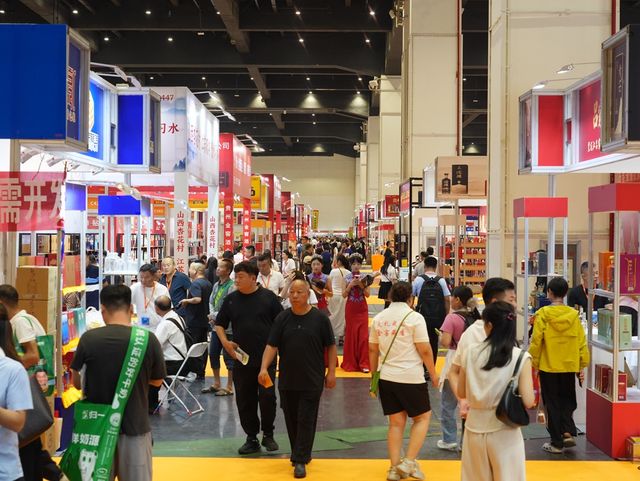 第38届郑州糖酒会在郑州国际会展中心启幕