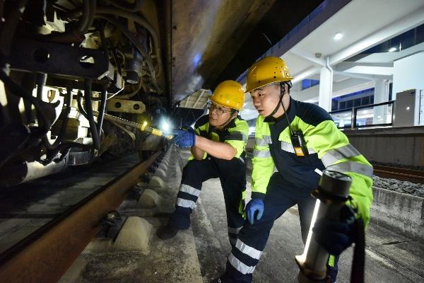 铁路部门加密线路巡检频次 全力保障旅客出
