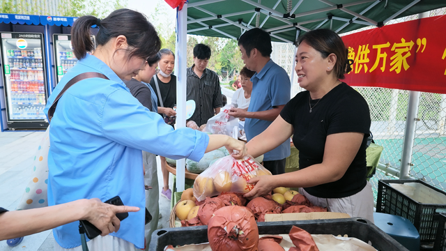 “豫供万家”开展供销市集进社区惠民活动 产地直通餐桌 一站式购齐地道好货