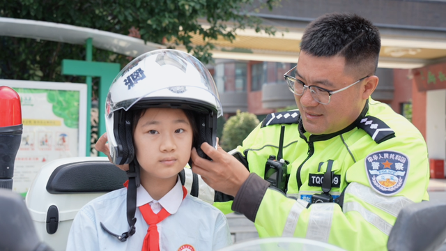 商丘市公安局交管支队勤务五大队交警走进商