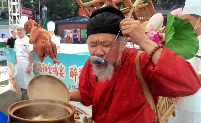 美食赛事亮相嵩县天池山 全鸡宴烹出山野文