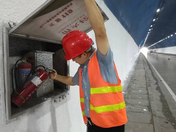 辉县市公路事业发展中心 守护干线公路 保障