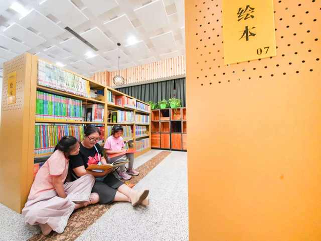 河南省图书馆健康路馆区内 阅览自习区一席