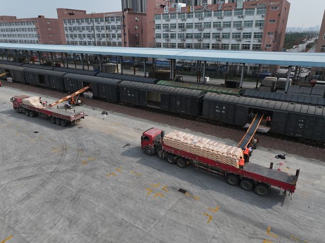 我省铁路部门积极调配运力 打通秋粮运输物