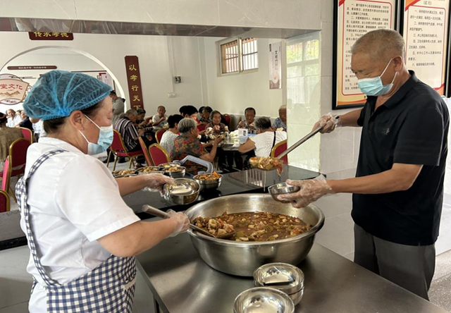 河南省济源市思礼镇思礼村养老服务中心食堂付欣瑾摄