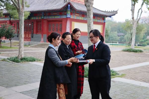 宛城区人民法院开展重阳节普法宣传活动