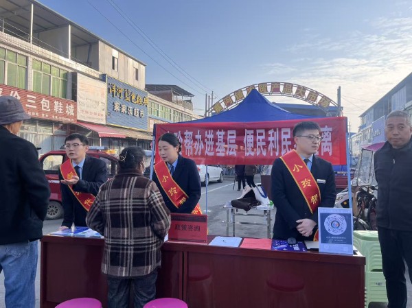 光山县：“小玲帮办” 首站进基层 群众在家门口享便捷政务服务