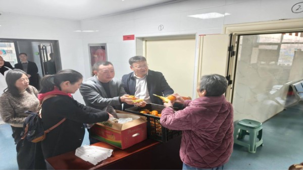 奉献爱心暖深秋 共筑福祉佑心灵——爱心人士捐赠物资情暖特殊群体