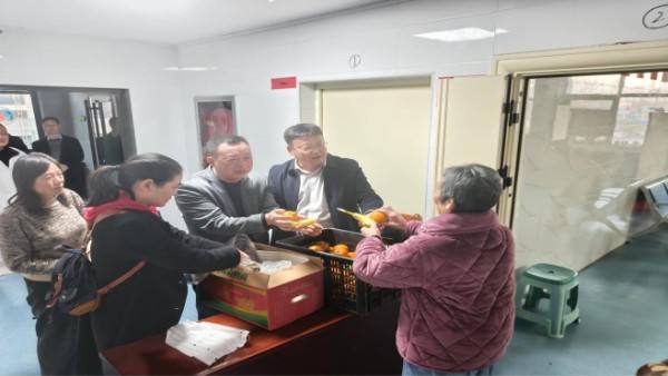 奉献爱心暖深秋 共筑福祉佑心灵——爱心人士捐赠物资情暖特殊群体