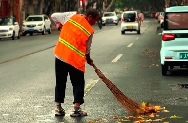 方城县：街巷见初心 城管有担当