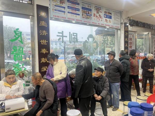 寒冬暖民心 义诊护健康——新野县汉华社区卫生服务中心开展公益义诊活动