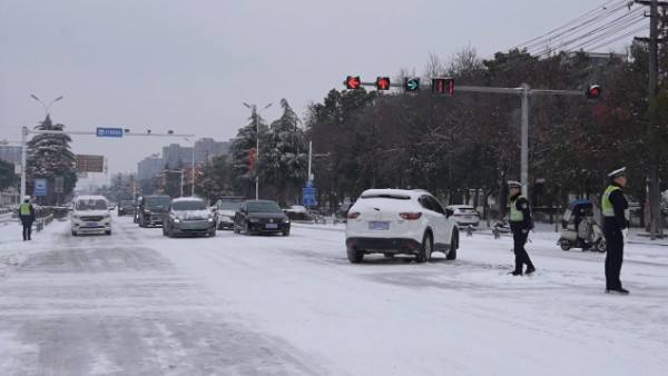 风雪战歌 护城暖民——信阳光山全力迎战强降雪