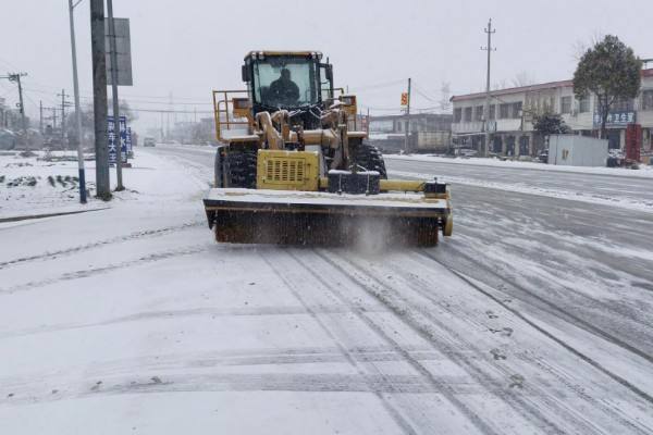 南阳市宛城区：全力应对雨雪冰冻保障出行安全