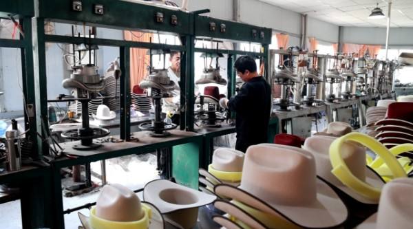 郸城：企业进村稳就业 家门口增收有保障