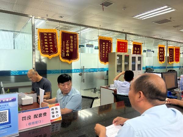 从“周一之约”到“常态之治”——息县不动产登记中心以“局长坐窗”持续擦亮营商环境“金字招牌”